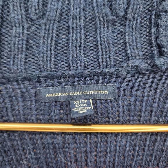 American Eagle Fair Isle Cardigan Chunky Knit Medium Cream Navy Pockets XS - Picture 3 of 10